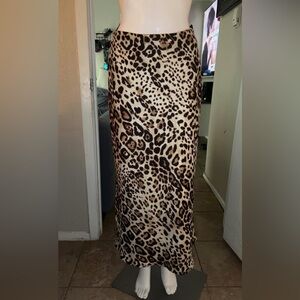 Chic Leopard Print Midi satin Skirt